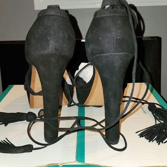 Michael Kors Sandals - Picture 2 of 4